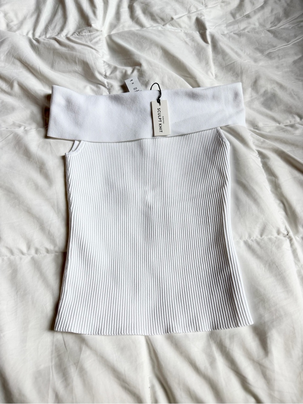 NWT Babaton by Aritzia Sculpt Knit Off-Shoulder Hi-Hip Top 🤍